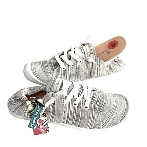 NEW Tommy Bahama Slip On Sneakers Removable Memory Foam White Gray Size 9.5